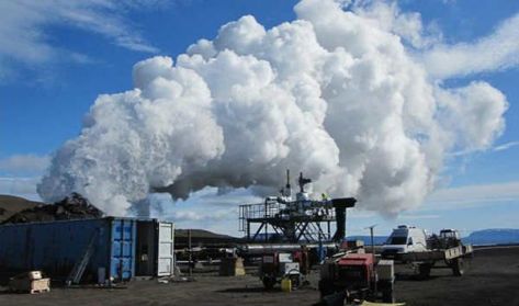 Islandia aprende a generar energia geotermica de un volcan